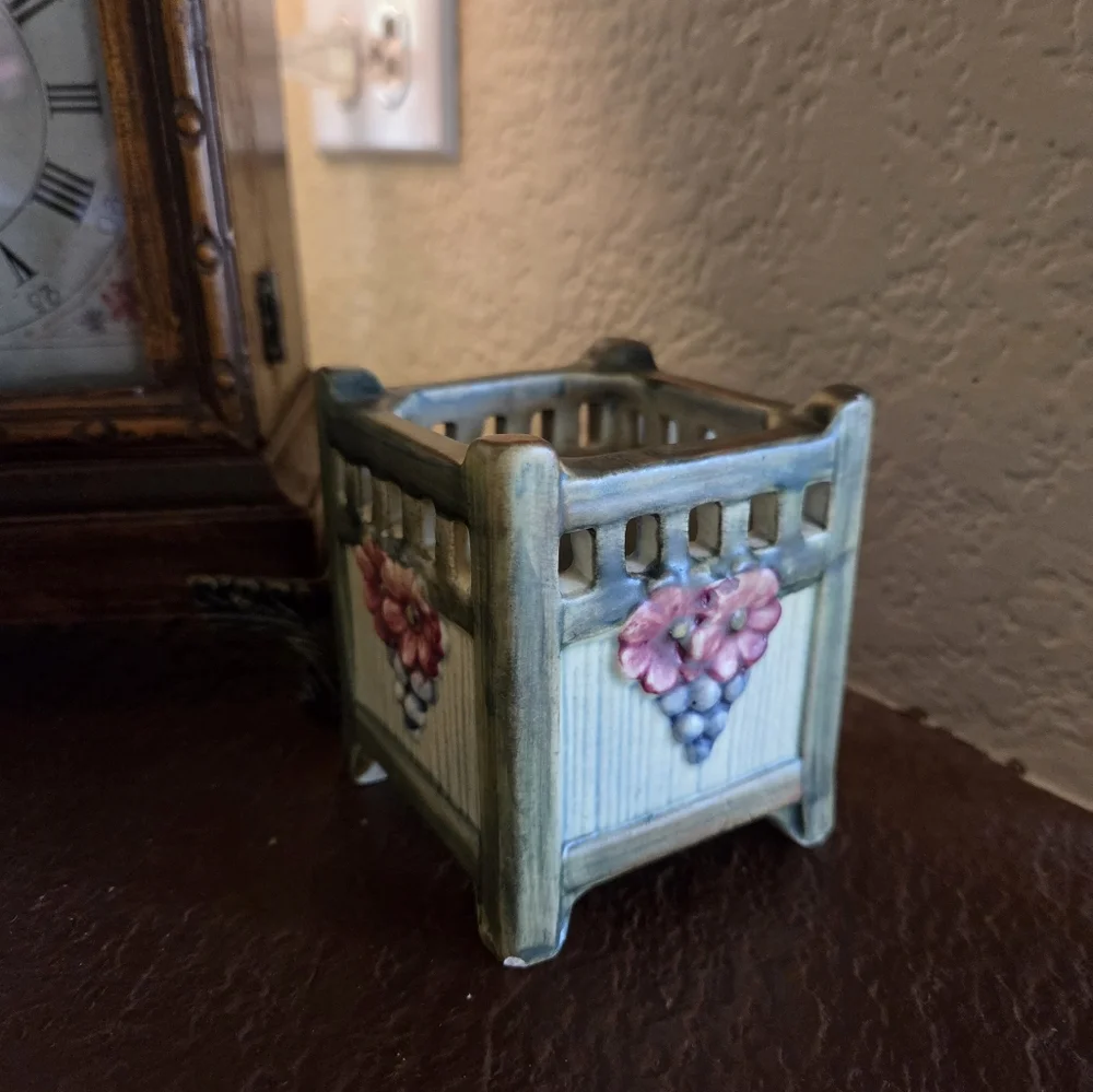 Vintage 1920 Weller Klyro Pottery Fence With Flowers Planter